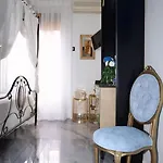 Fantastic 5 Mins Away From The By Easybnb בקתה