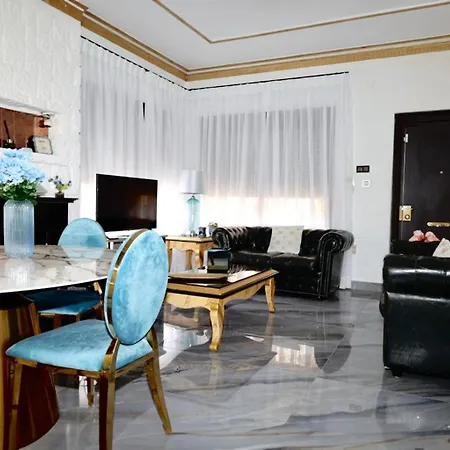 Fantastic 5 Mins Away From The By Easybnb