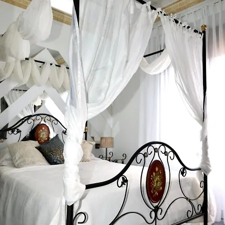 Fantastic 5 Mins Away From The By Easybnb *