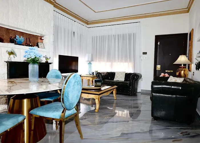 Fantastic 5 Mins Away From The By Easybnb