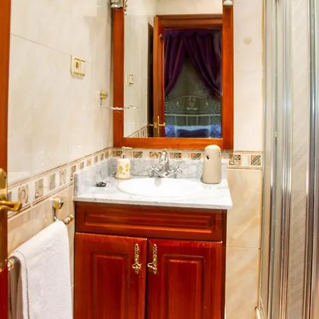 Chalet Fantastic 5 Mins Away From The By Easybnb Torremolinos
