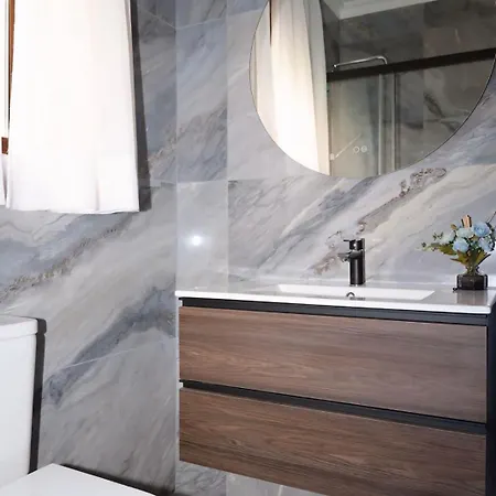 Σαλέ Fantastic 5 Mins Away From The By Easybnb *